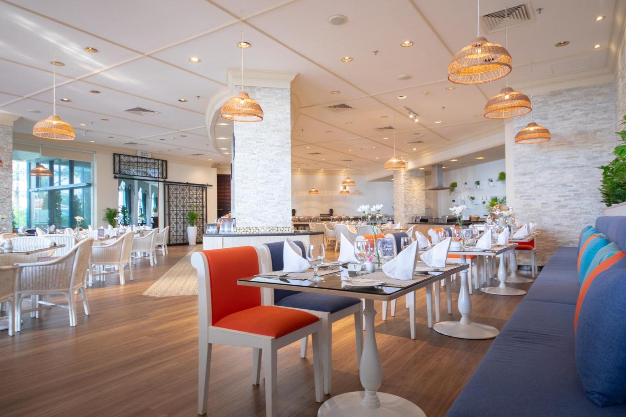 โรงแรมอัจมาน ภายนอก รูปภาพ The restaurant