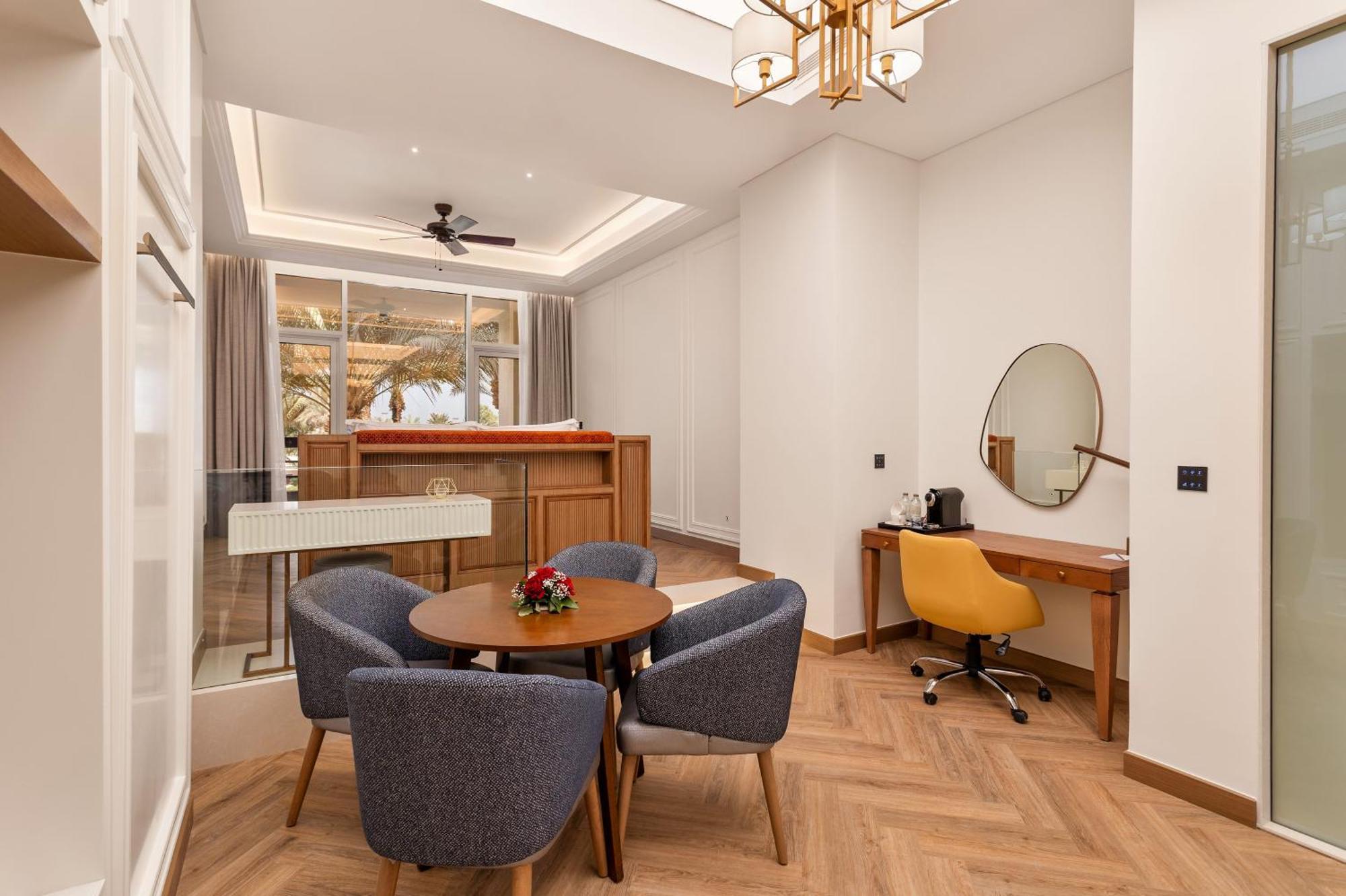 โรงแรมอัจมาน ภายนอก รูปภาพ A suite at the hotel