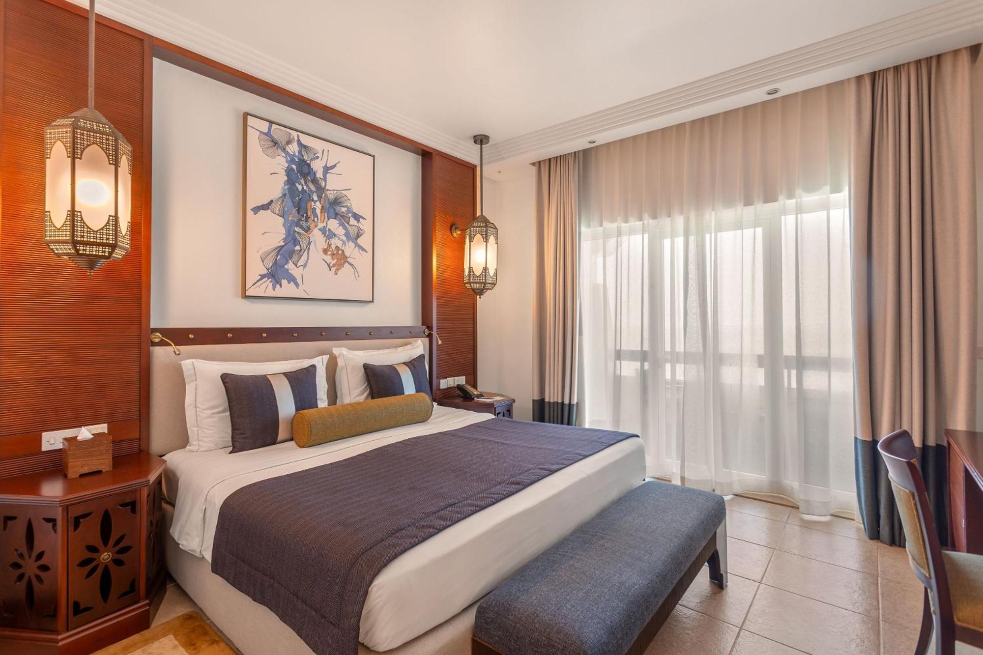โรงแรมอัจมาน ภายนอก รูปภาพ A bedroom at the hotel